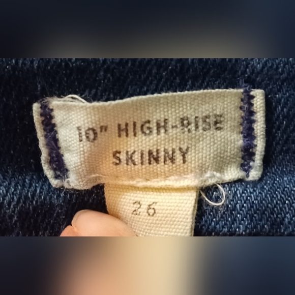 A Madewell 10" High-Rise Skinny Jeans in Danny Wash - Picture 6 of 8